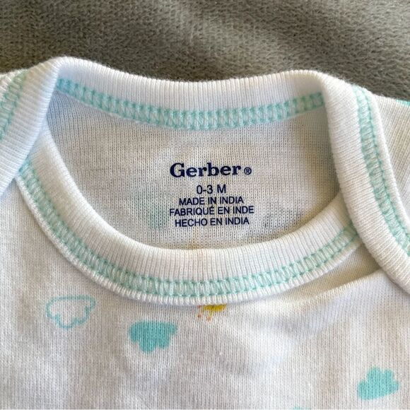 Set of 3 Gerber Baby Onesies - Picture 6 of 10